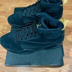 Jordan Lift Off in the "Black Metallic Gold"